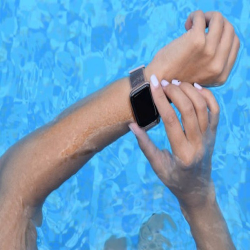 Can I swim with my Apple Watch?